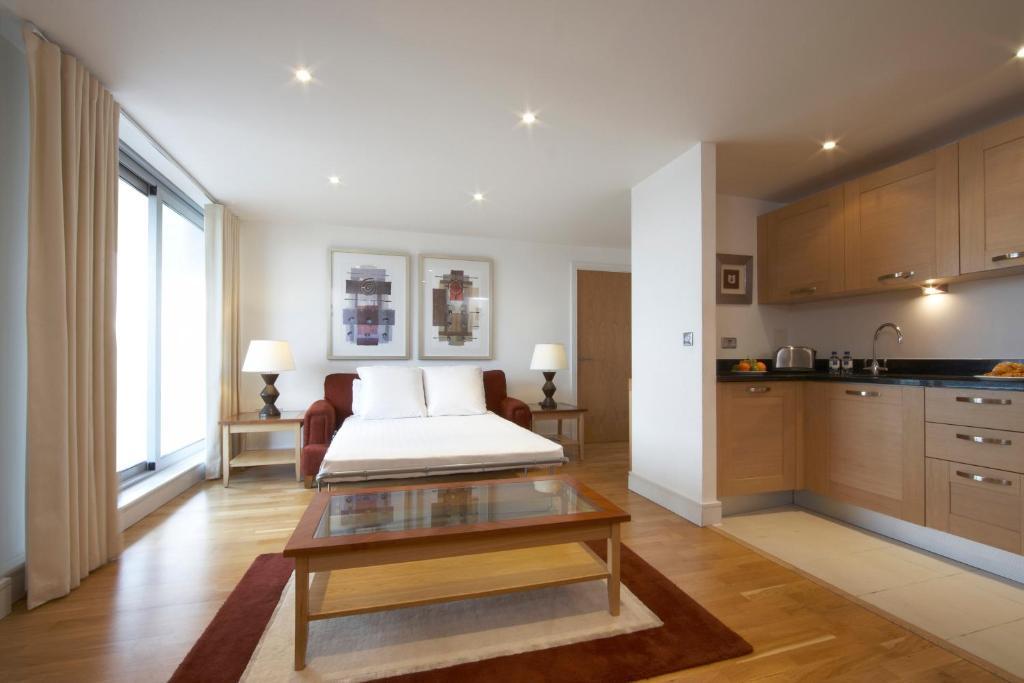 Marlin Apartments Stratford Лондон Экстерьер фото