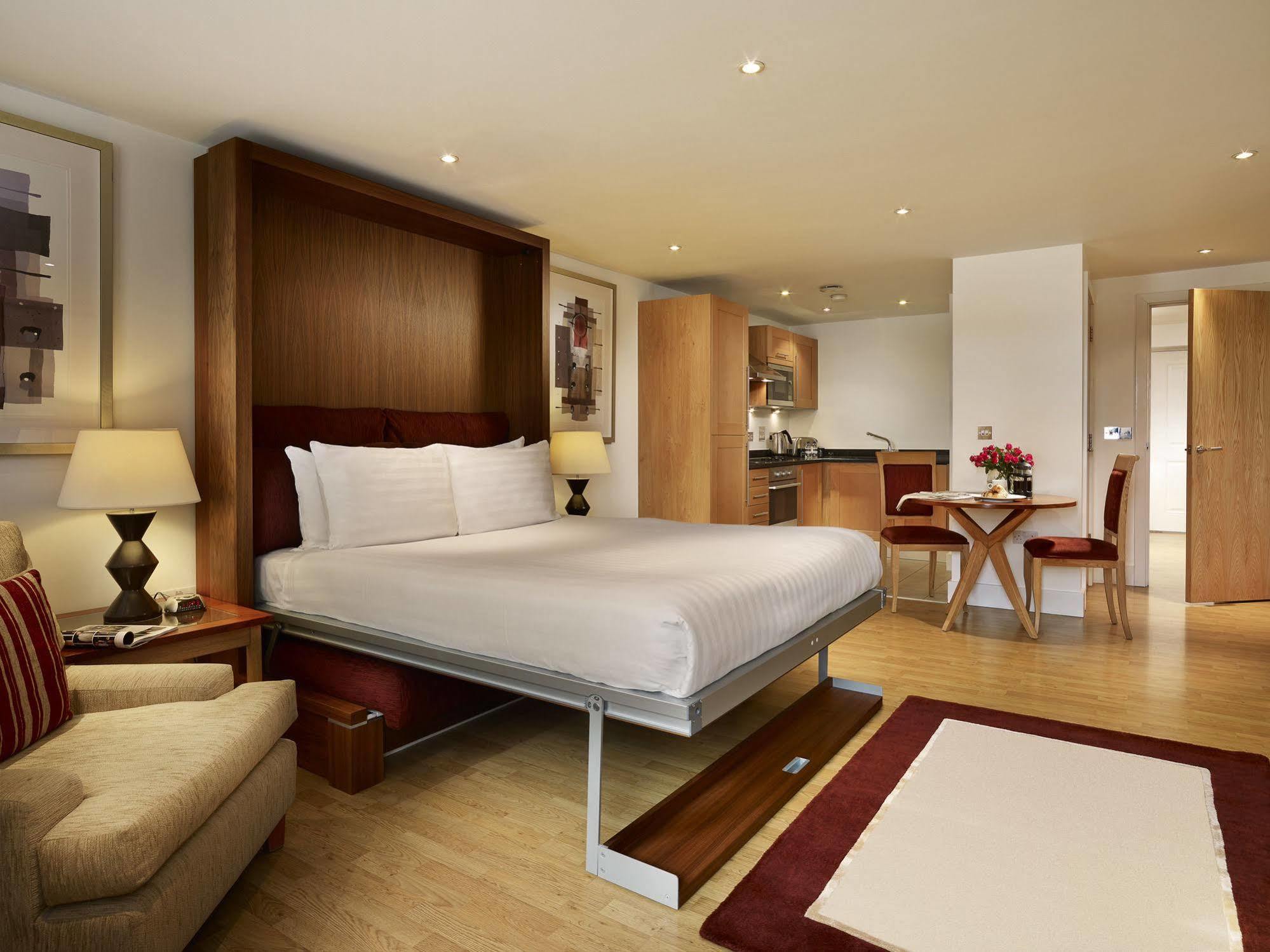 Marlin Apartments Stratford Лондон Экстерьер фото
